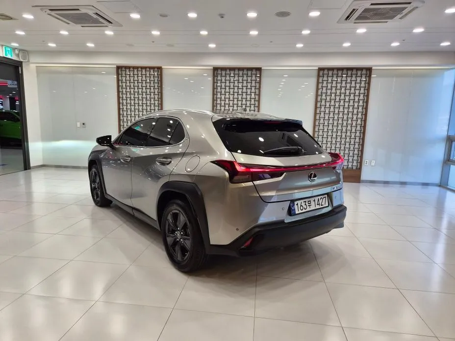 Lexus UX — фото 6