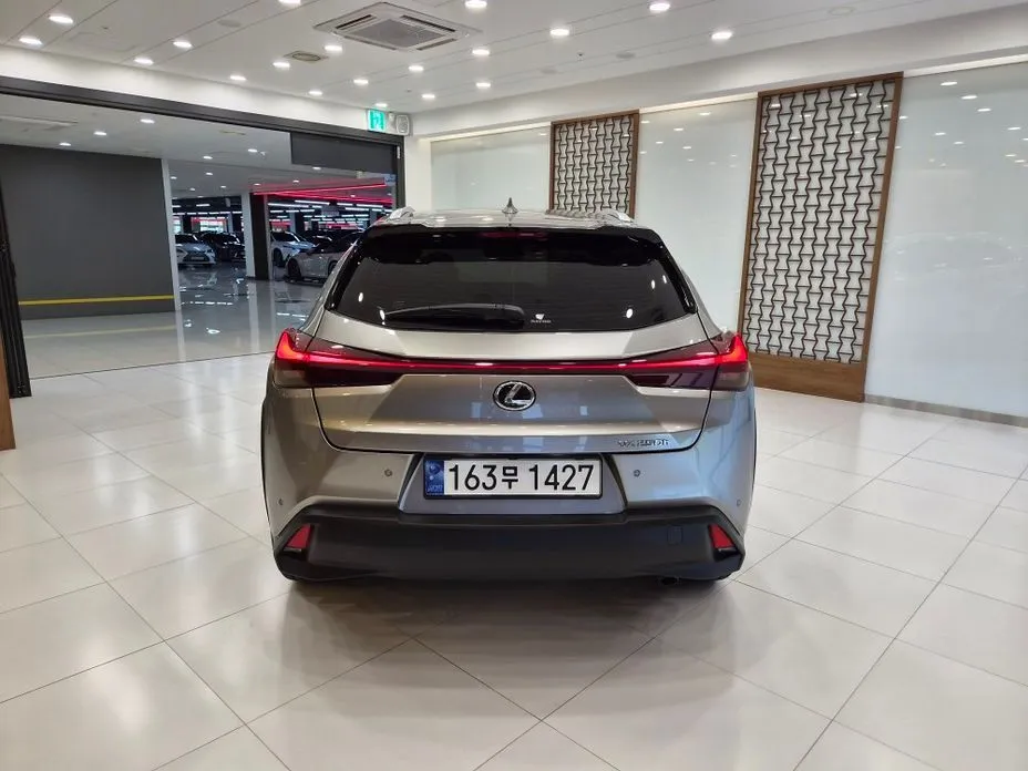 Lexus UX — фото 4