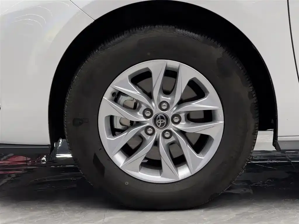 Toyota Granvia — фото 3