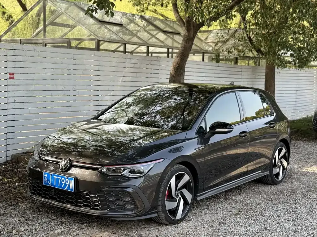 Volkswagen Golf GTI — фото 1