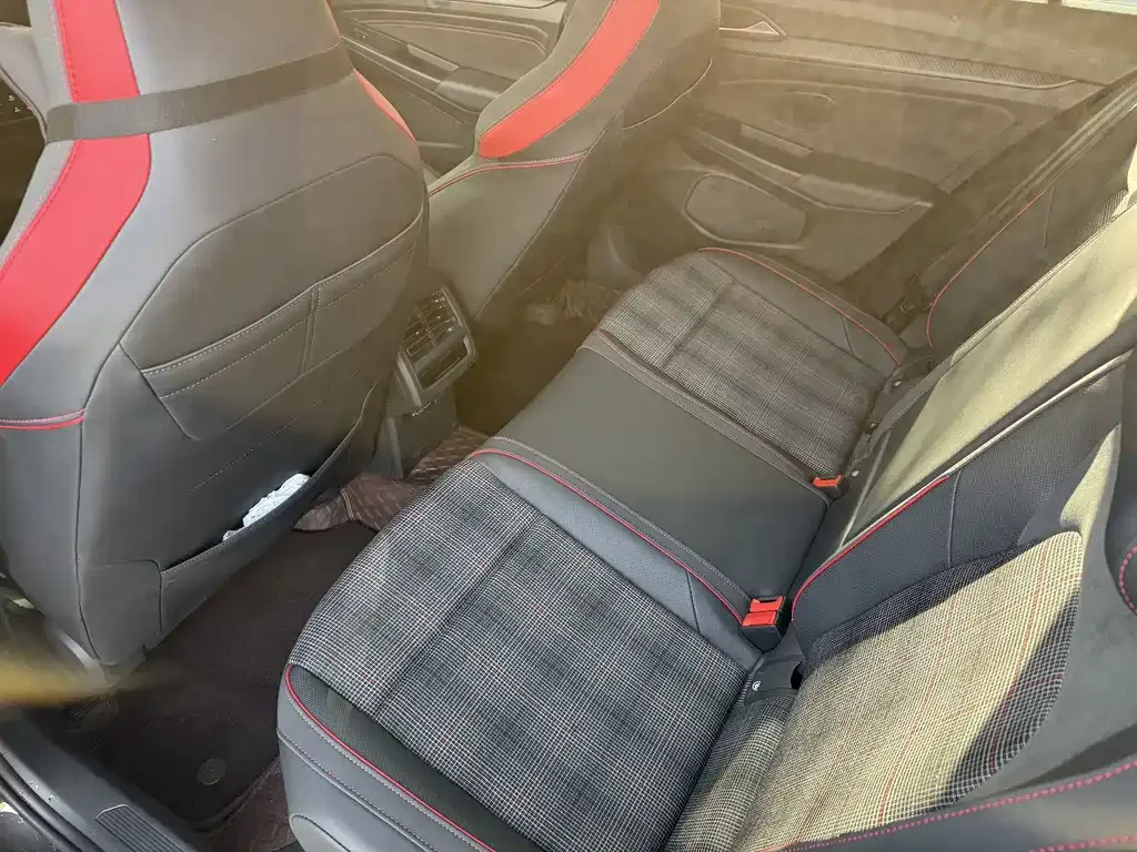Volkswagen Golf GTI — фото 3