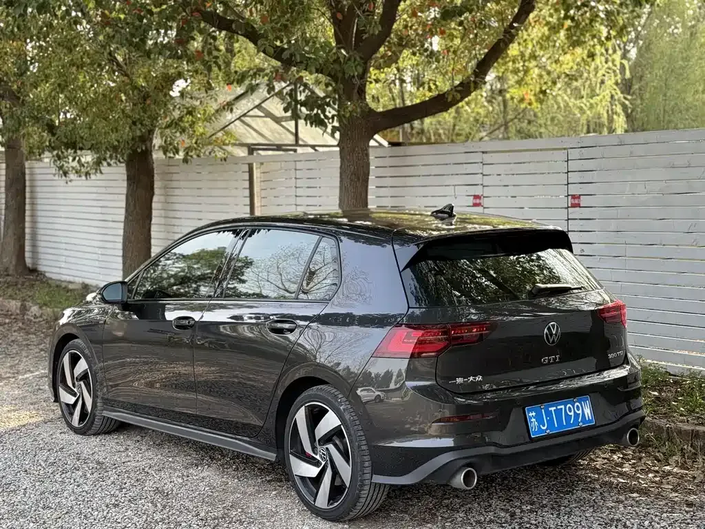 Volkswagen Golf GTI — фото 10