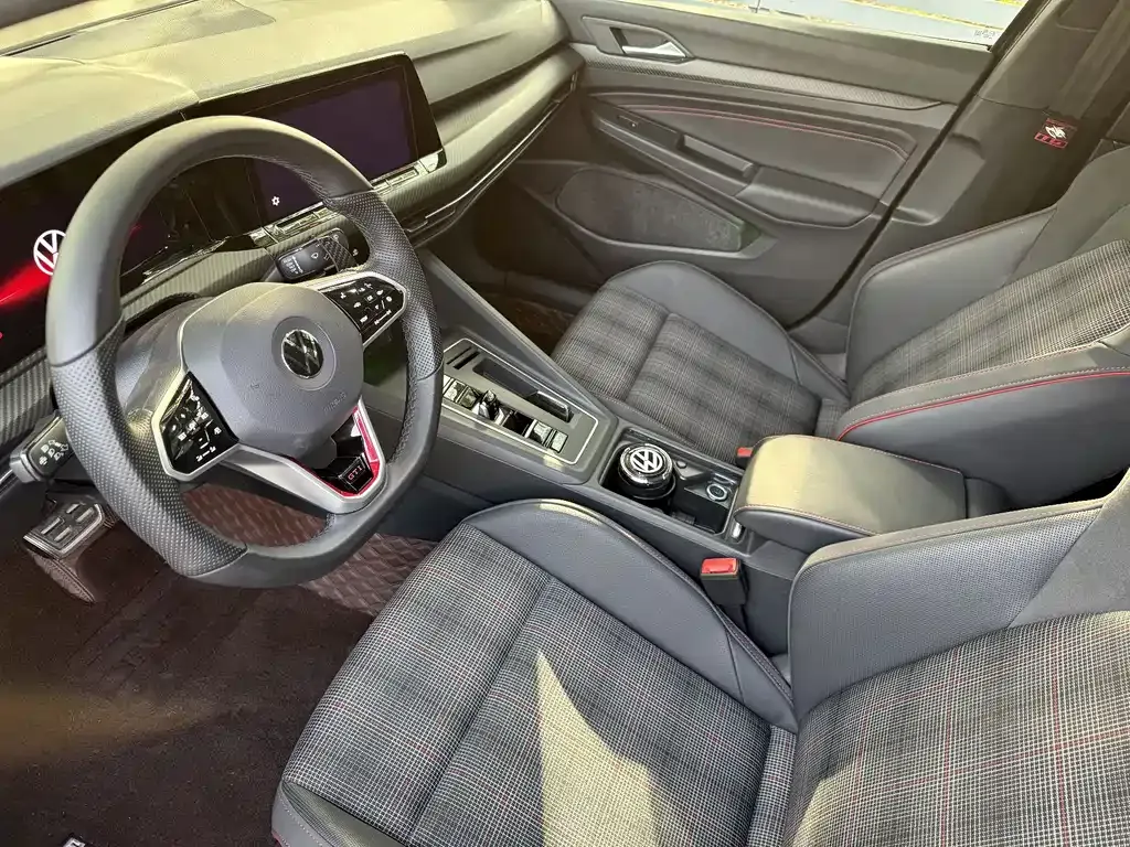 Volkswagen Golf GTI — фото 7