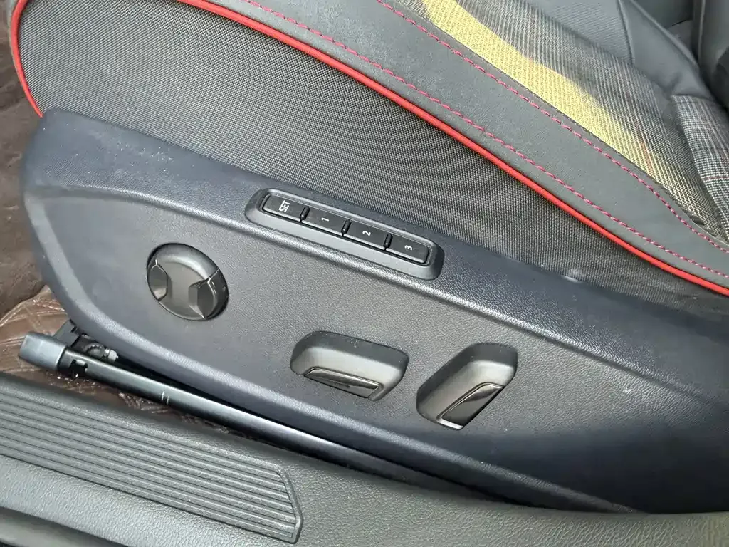 Volkswagen Golf GTI — фото 6