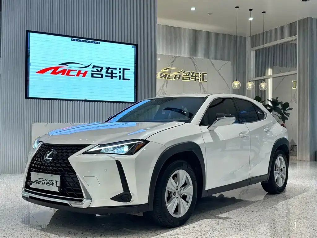 Lexus UX — фото 1
