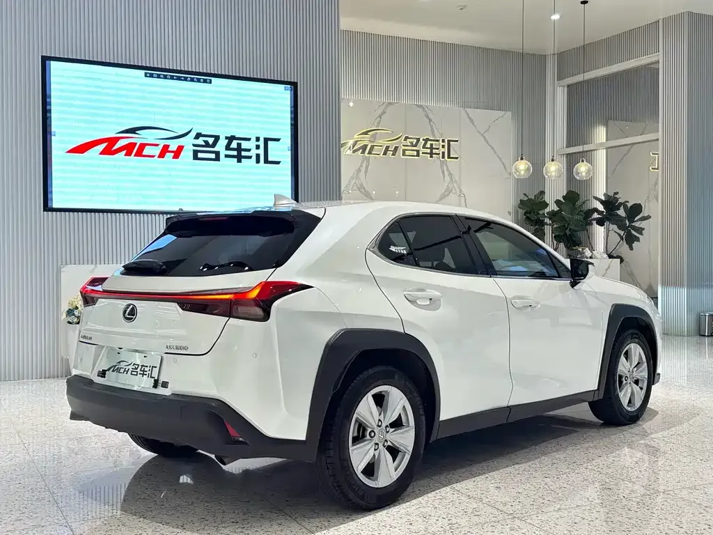 Lexus UX — фото 8