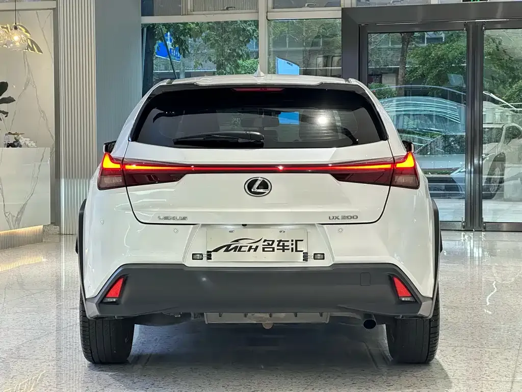 Lexus UX — фото 7