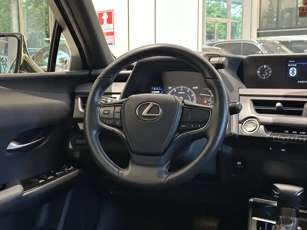 Lexus UX — фото 6