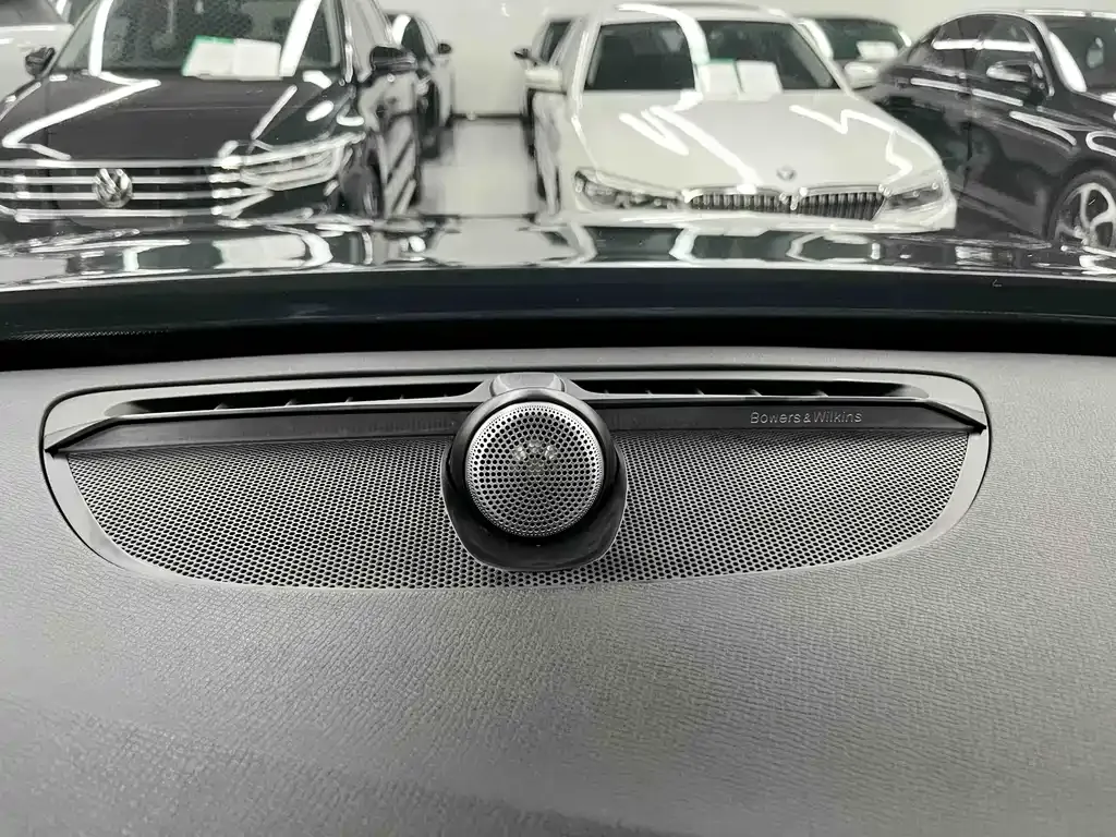 Volvo XC90 — фото 10