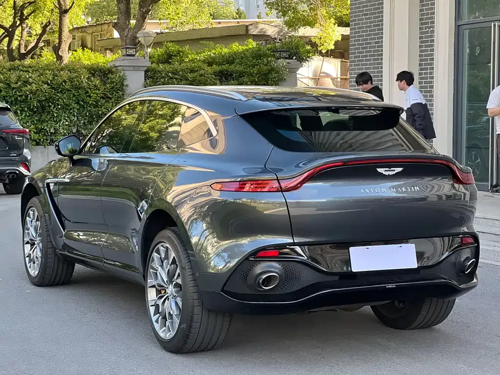 Aston Martin DBX — фото 5