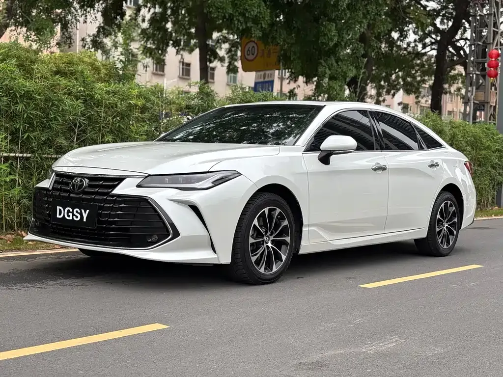 Toyota Avalon — фото 1