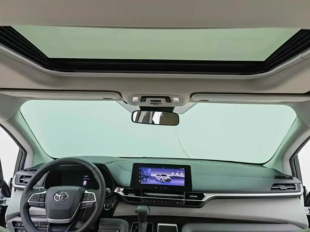 Toyota Granvia — фото 2