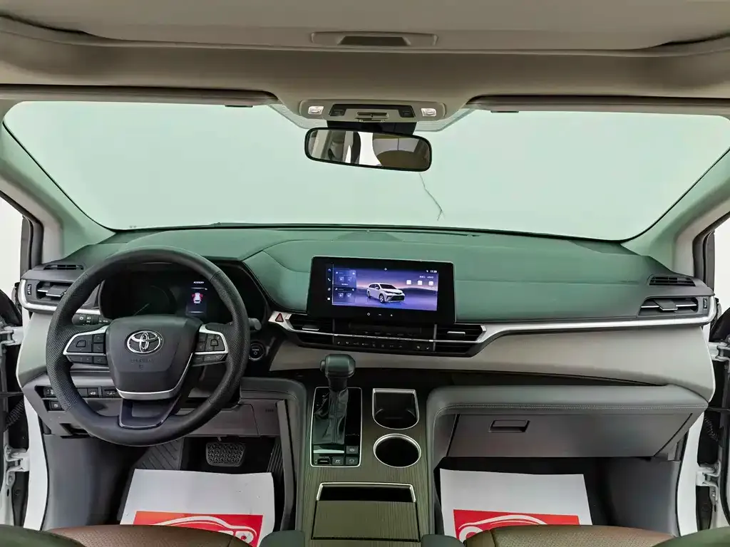 Toyota Granvia — фото 7