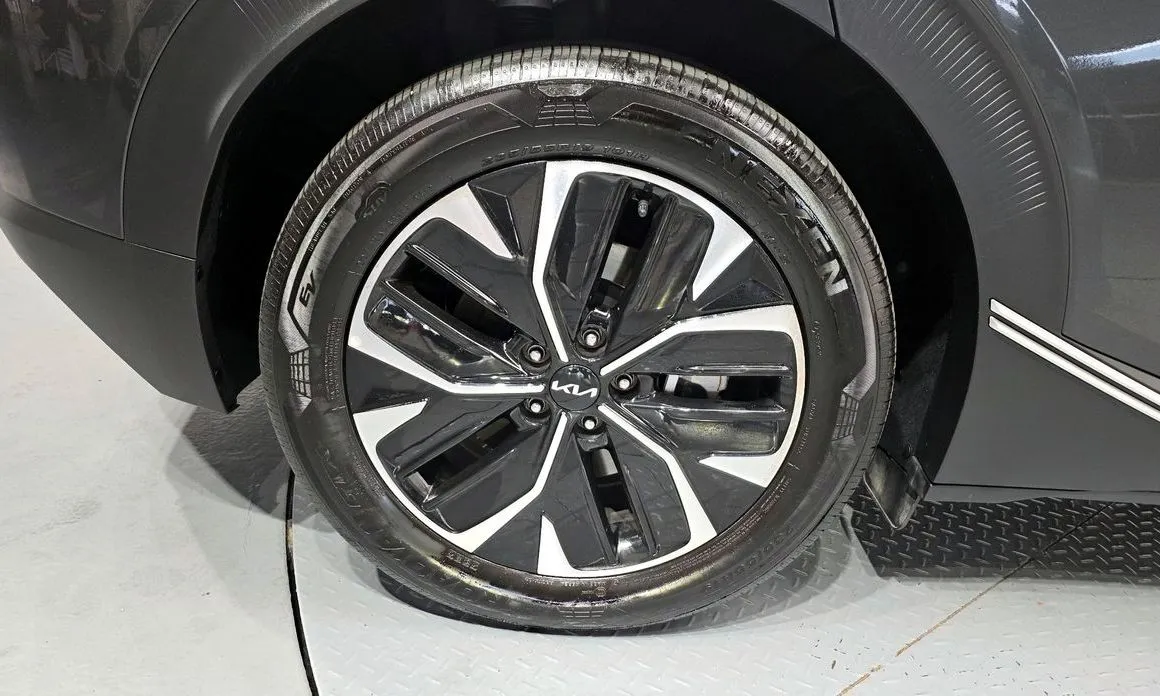 Kia EV6 — фото 9