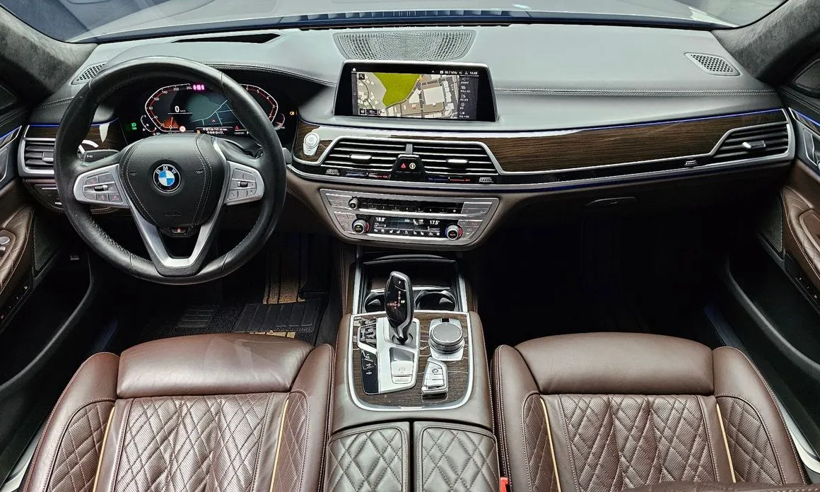 BMW 7-Series — фото 10