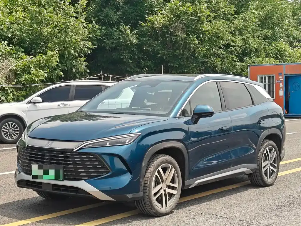 BYD L DM-i — фото 1