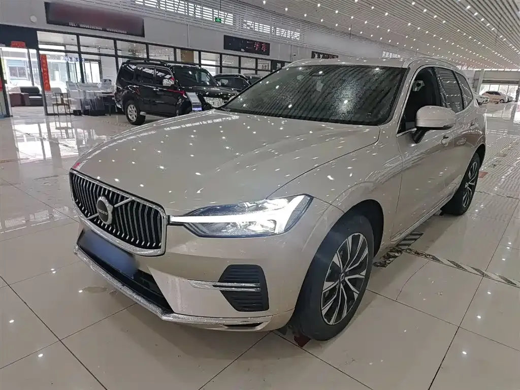 Volvo XC60 — фото 1