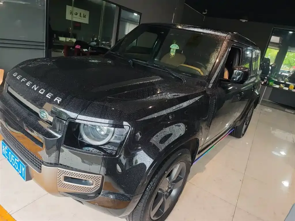 Land Rover Defender — фото 1