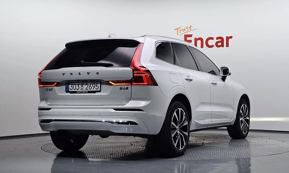Volvo XC60 — фото 10