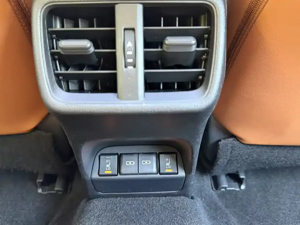 Lexus UX New Energy — фото 3