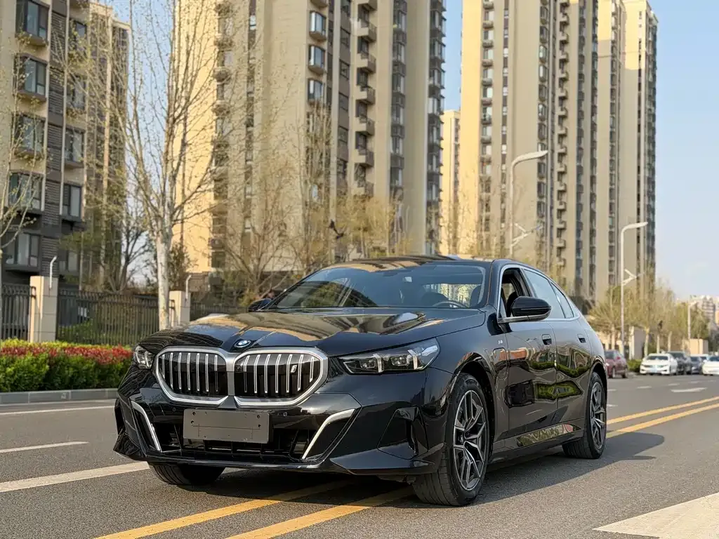 BMW i5 — фото 1