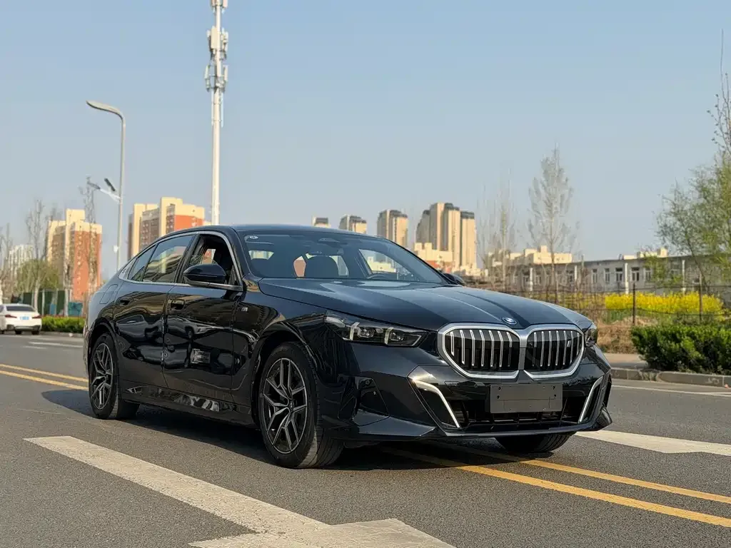 BMW i5 — фото 10