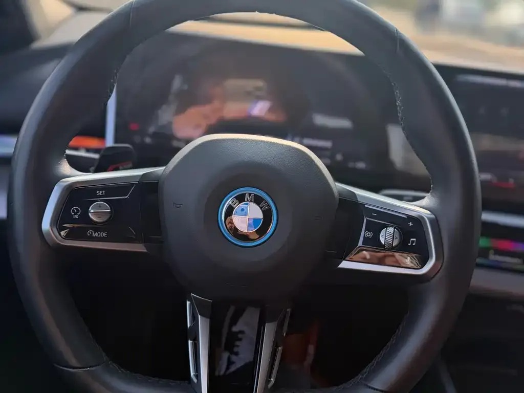 BMW i5 — фото 4
