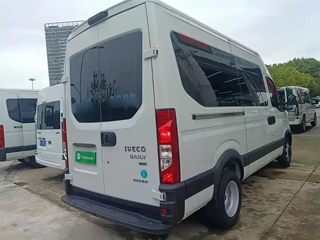 IVECO Ousheng — фото 3