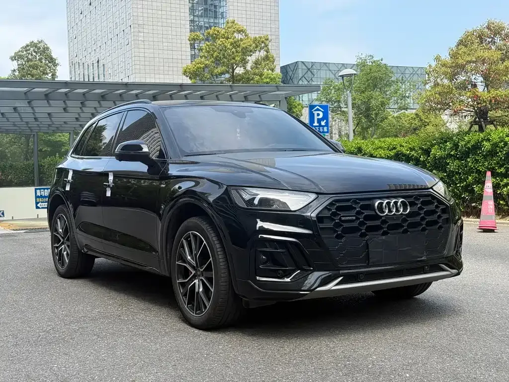 Audi Q5L — фото 10