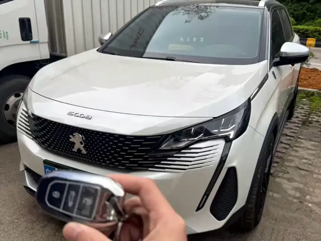 Peugeot 5008 — фото 1