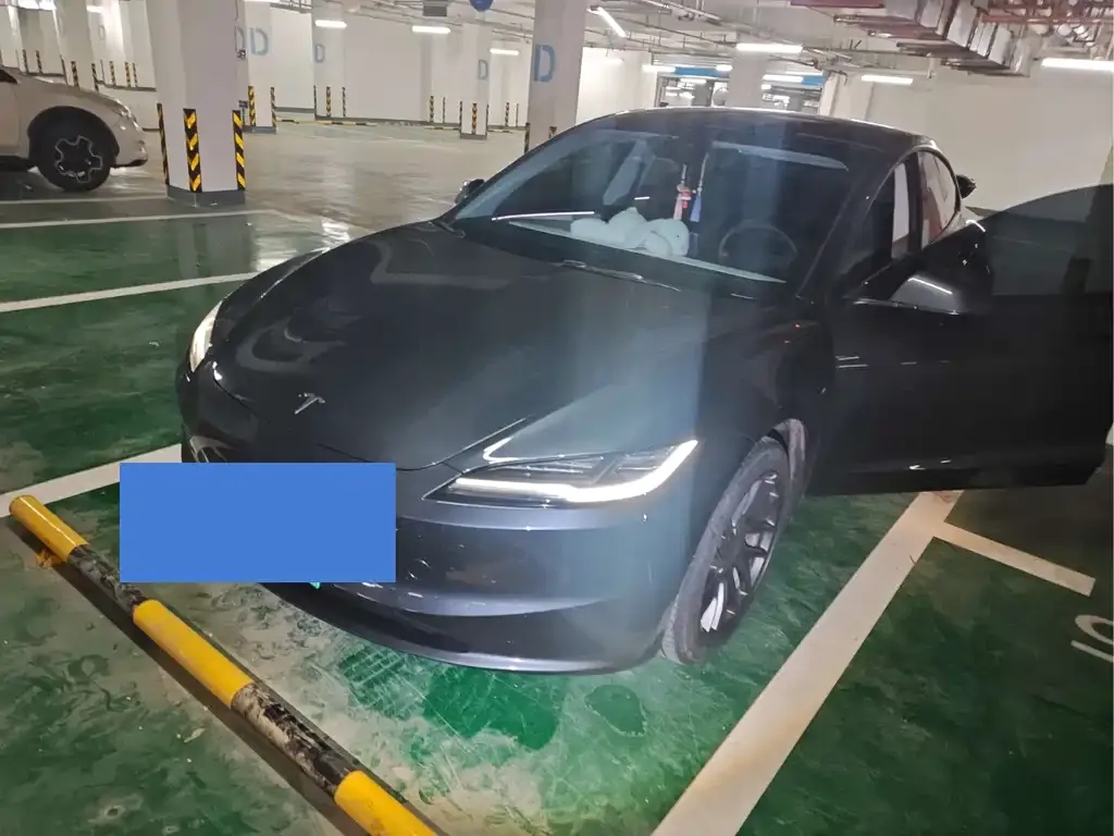 Tesla Model 3 — фото 1