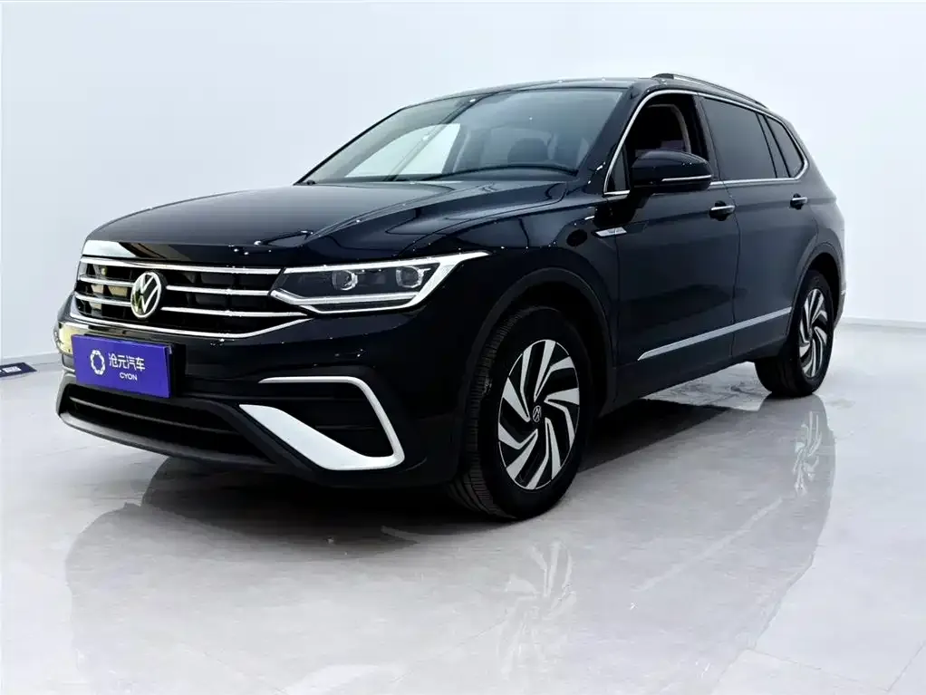 Volkswagen Tiguan L — фото 1