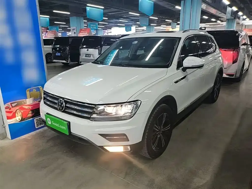Volkswagen Tiguan L — фото 1