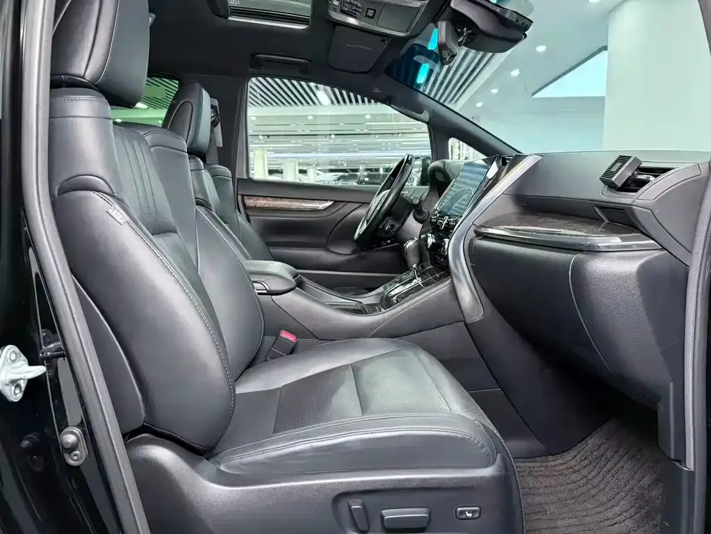 Toyota Vellfire — фото 10