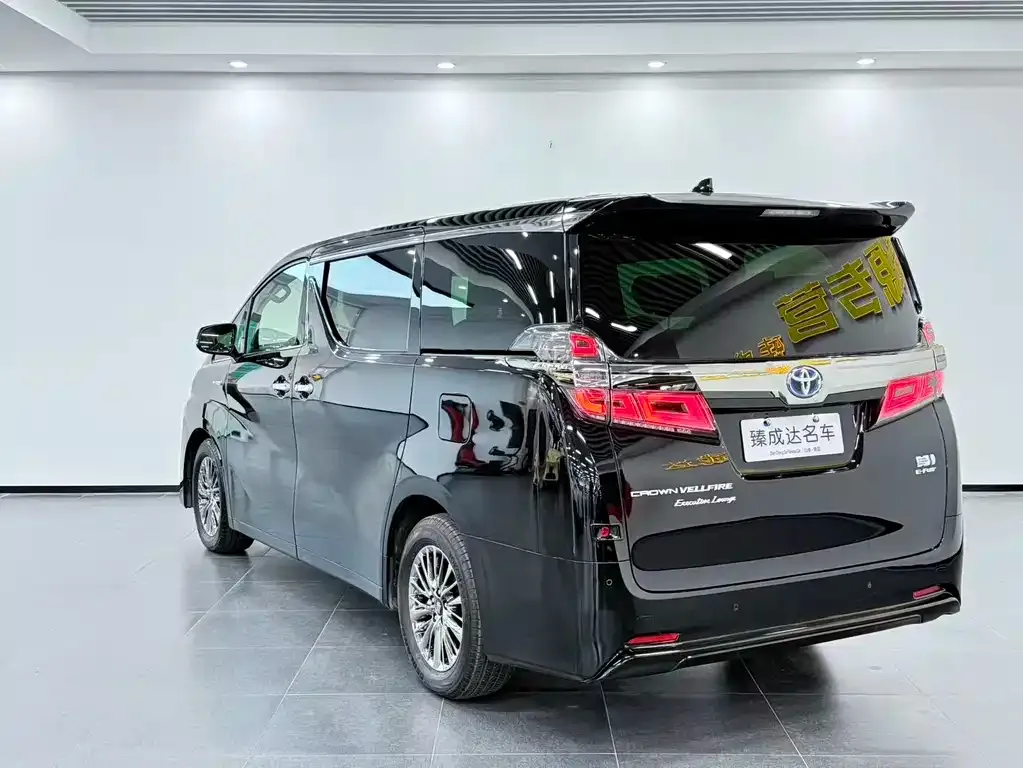 Toyota Vellfire — фото 5