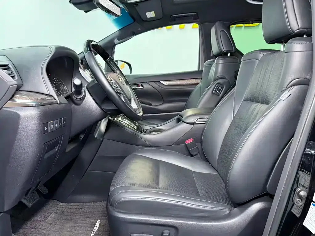 Toyota Vellfire — фото 6