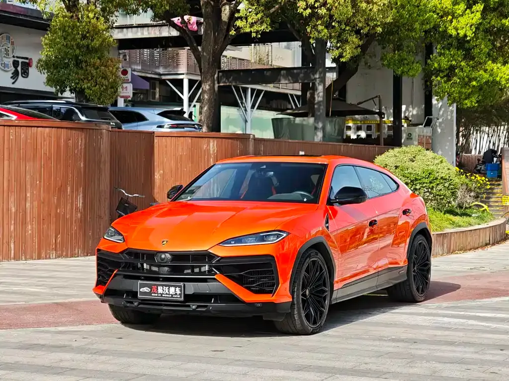 Lamborghini Urus SE — фото 1