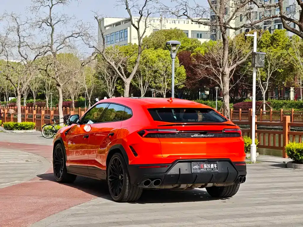 Lamborghini Urus SE — фото 6