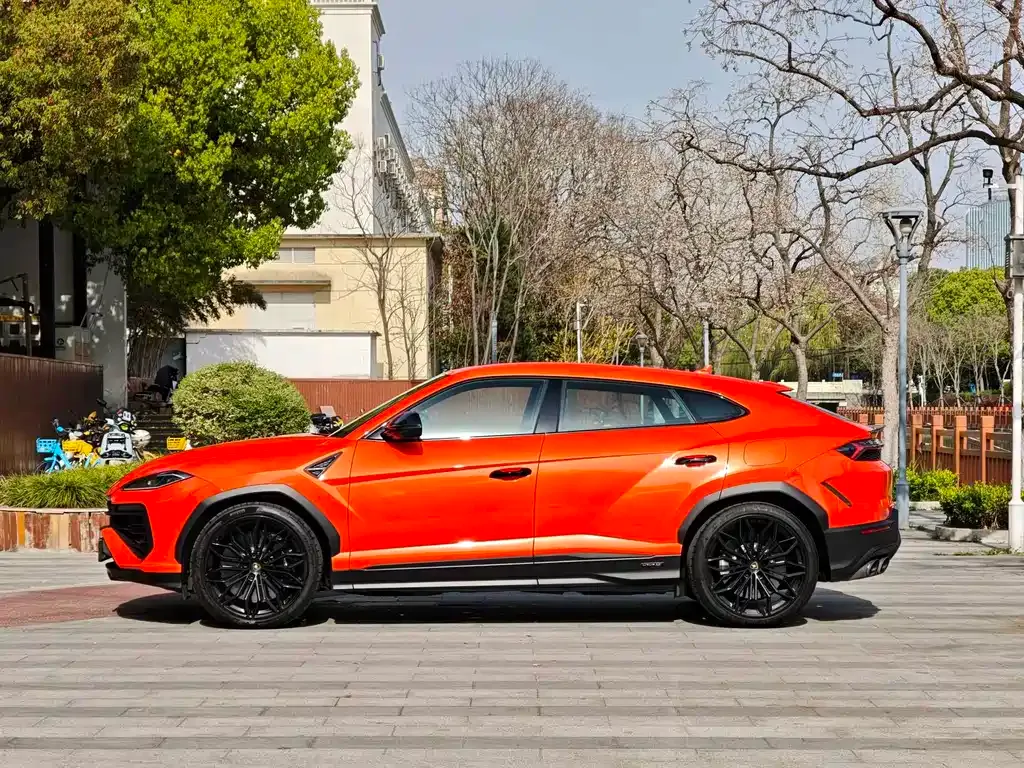Lamborghini Urus SE — фото 9