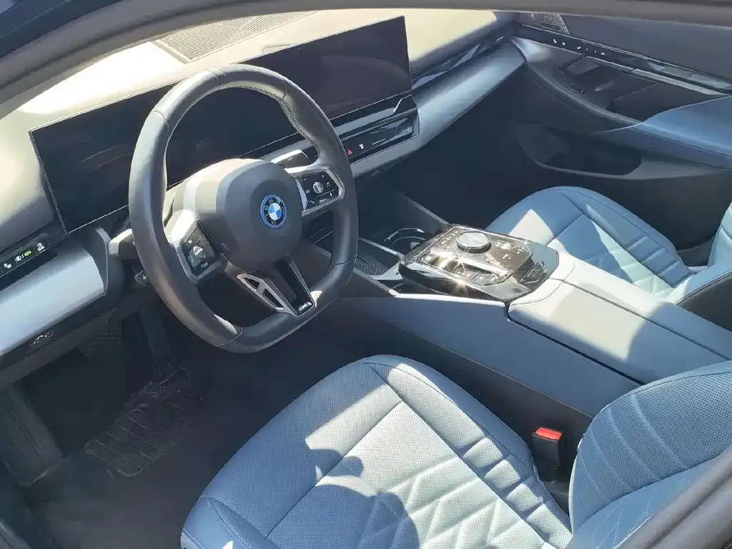 BMW i5 — фото 9