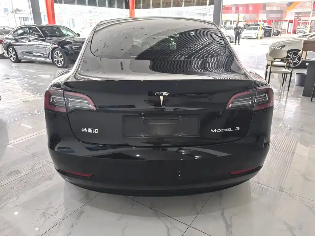 Tesla Model 3 — фото 4