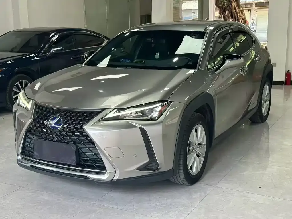 Lexus UX — фото 1