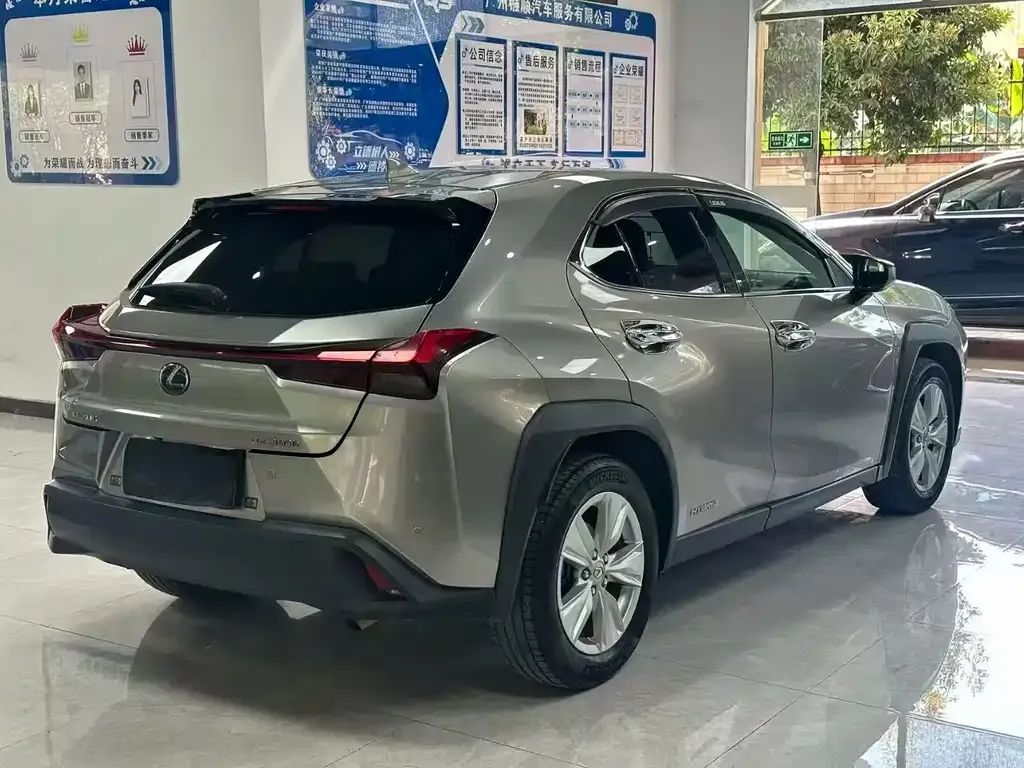 Lexus UX — фото 5
