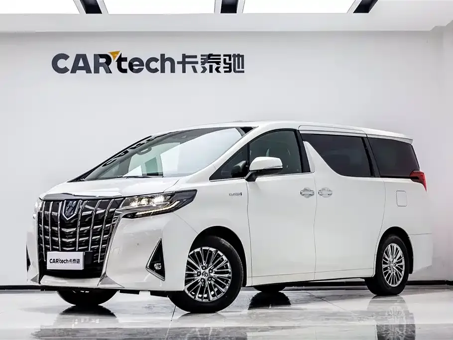 Toyota Alphard — фото 1