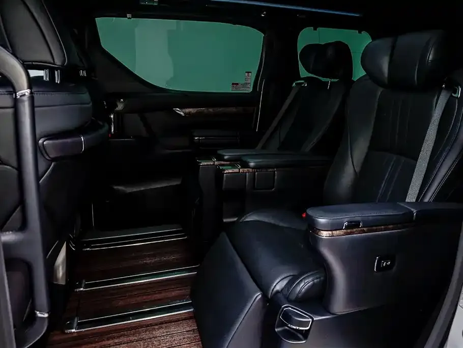 Toyota Alphard — фото 3