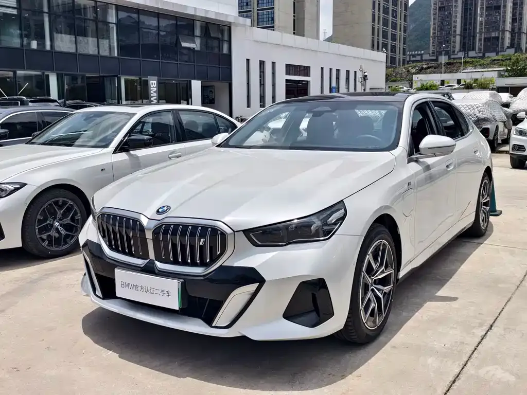 BMW i5 — фото 1
