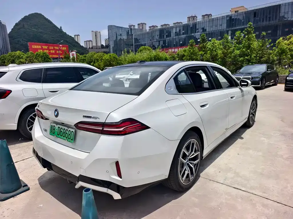 BMW i5 — фото 7