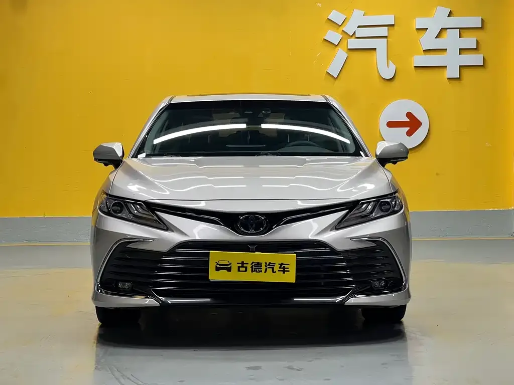Toyota Camry — фото 10