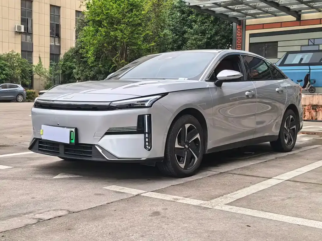Geely Galaxy L6 — фото 1