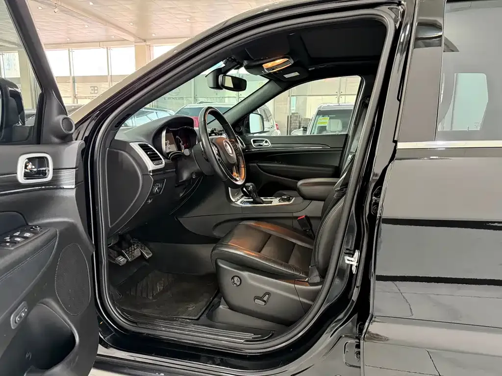 Jeep Grand Cherokee (Import) — фото 8